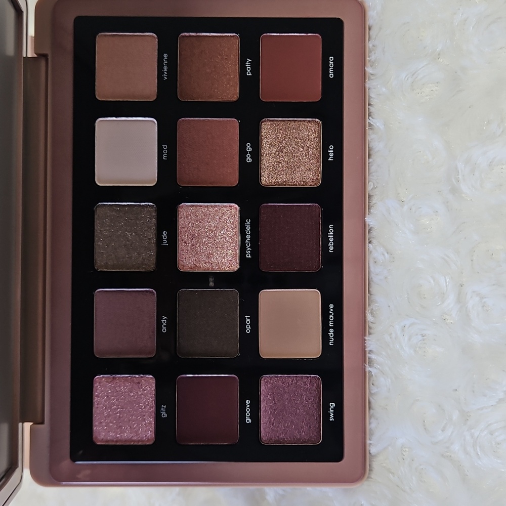 Never Used Natasha Denona Retro Eyeshadow Palette - Picture 4 of 11